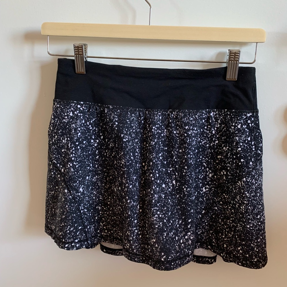 Lululemon Skirt
Black and white